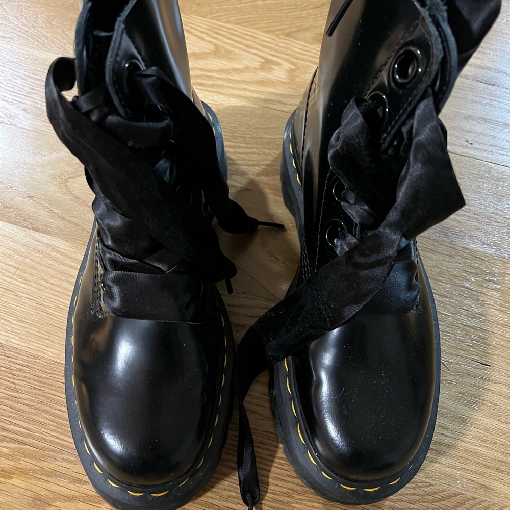Dr. Martins Molly style boots only worn once!